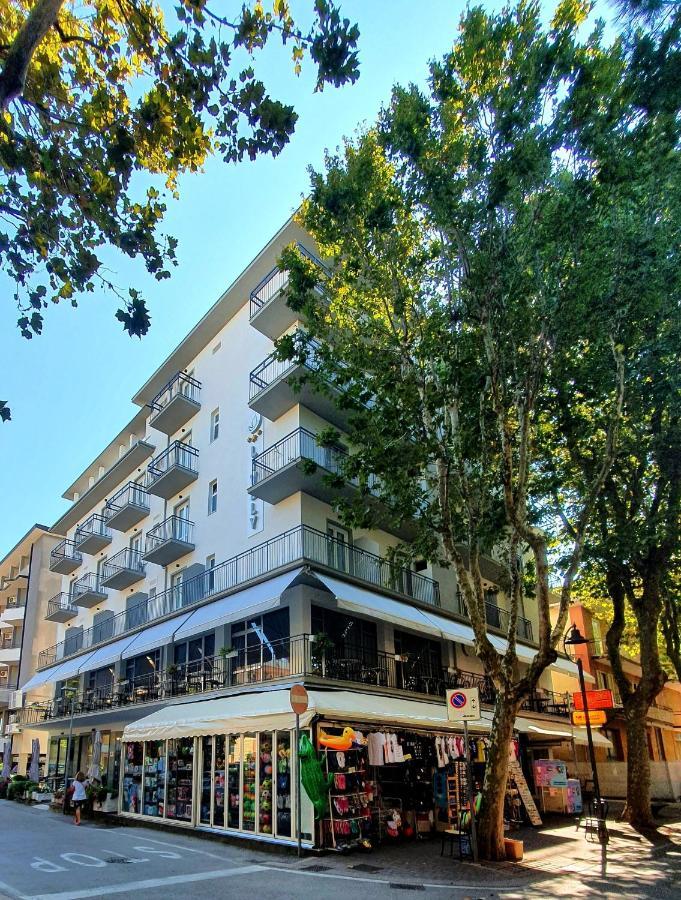 Lively Hotel Беллария-Иджеа-Марина Экстерьер фото