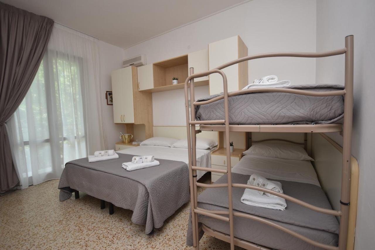 Lively Hotel Беллария-Иджеа-Марина Экстерьер фото