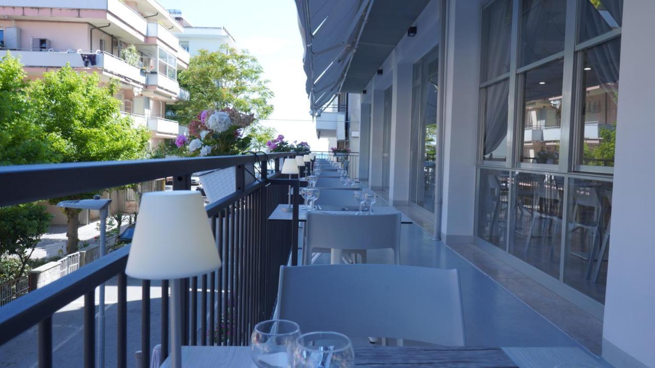 Lively Hotel Беллария-Иджеа-Марина Экстерьер фото
