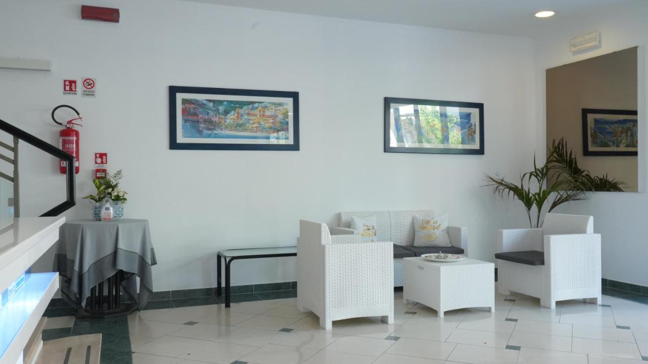 Lively Hotel Беллария-Иджеа-Марина Экстерьер фото